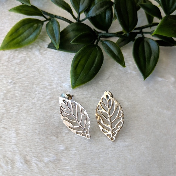 Dainty Gold Leaf Earrings - Picture 5 of 6